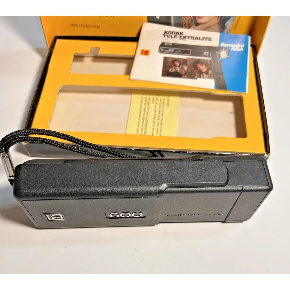 Kodak Tele-Ektralite 600 110 Film Camera Sensalite Flash w/ Box & Manual Untest